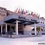 Hotel Puerta De Segovia 4*