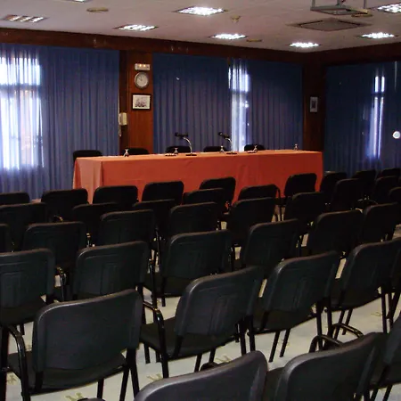 Hotel Puerta De Segovia 4*