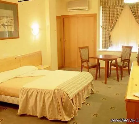 Puerta De Segovia La Lastrilla