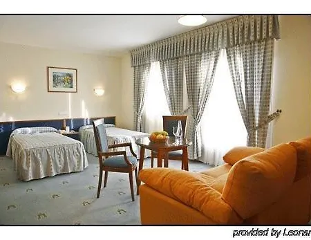 Puerta De Segovia 4*