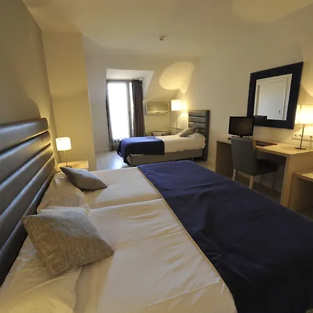 Hotel Puerta De Segovia