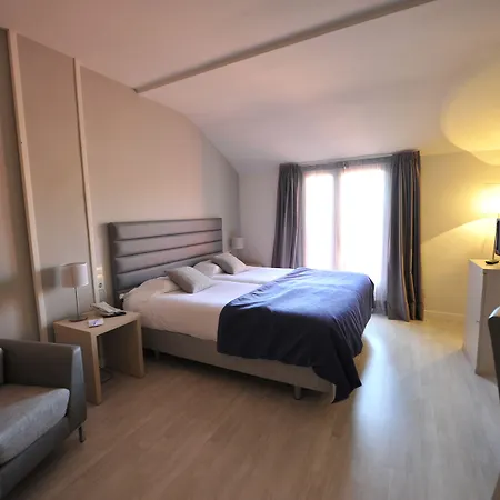 Puerta De Segovia La Lastrilla