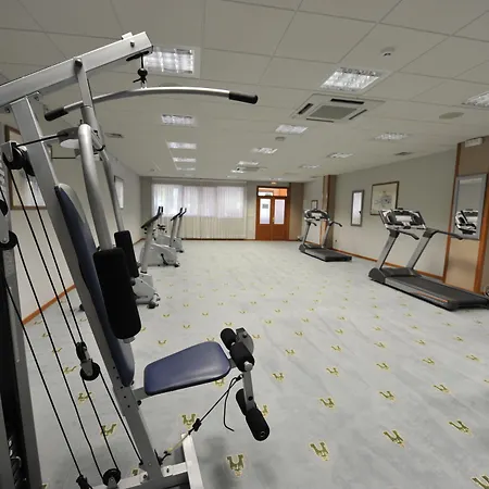 Puerta De Segovia 4*