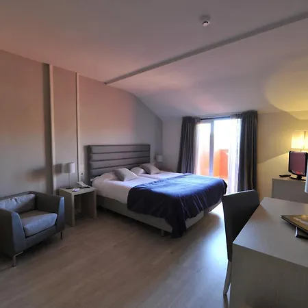 Puerta De Segovia Hotel La Lastrilla