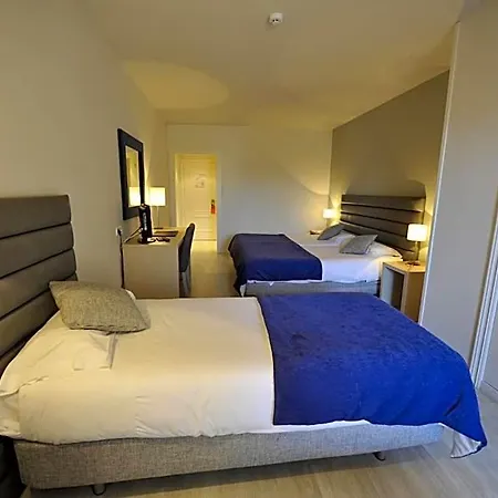 Szálloda Puerta De Segovia 4*