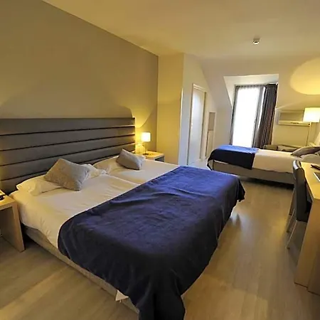 Puerta De Segovia Szálloda 4*