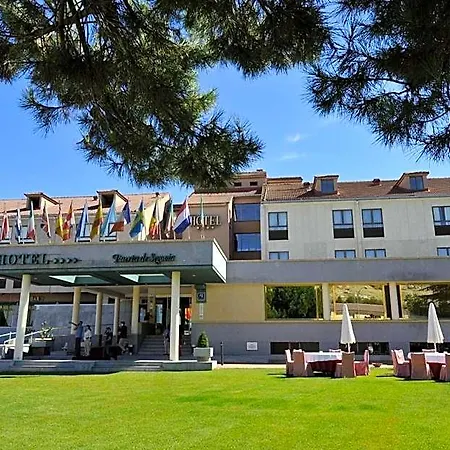 Puerta De Segovia Szálloda 4*