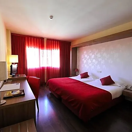 Puerta De Segovia 4*