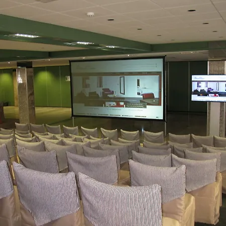 Hotel Puerta De Segovia 4*