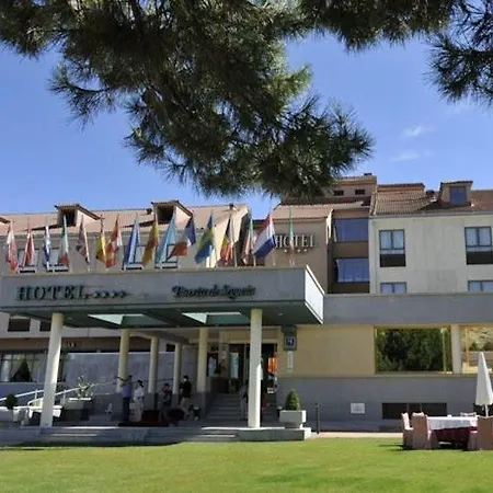 Puerta De Segovia 4*