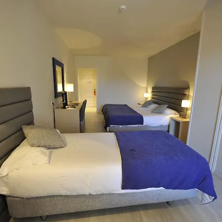 Hotel Puerta De Segovia 4*