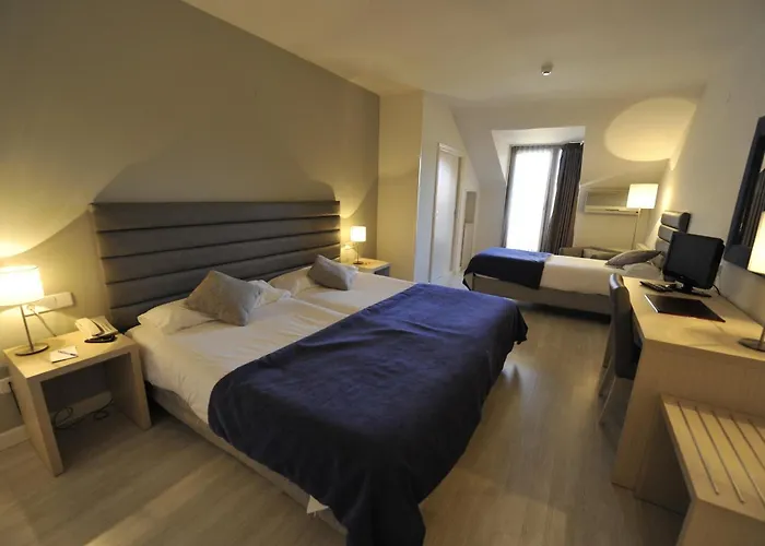 Puerta De Segovia Отель 4*