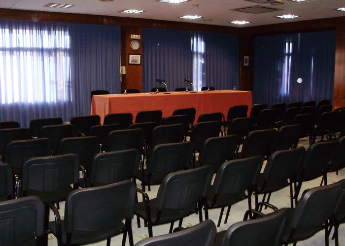 Отель Puerta De Segovia 4*