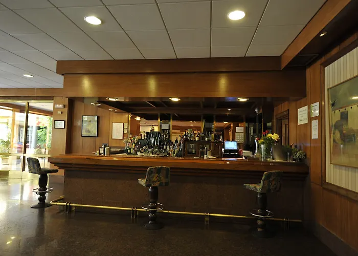 Puerta De Segovia Отель