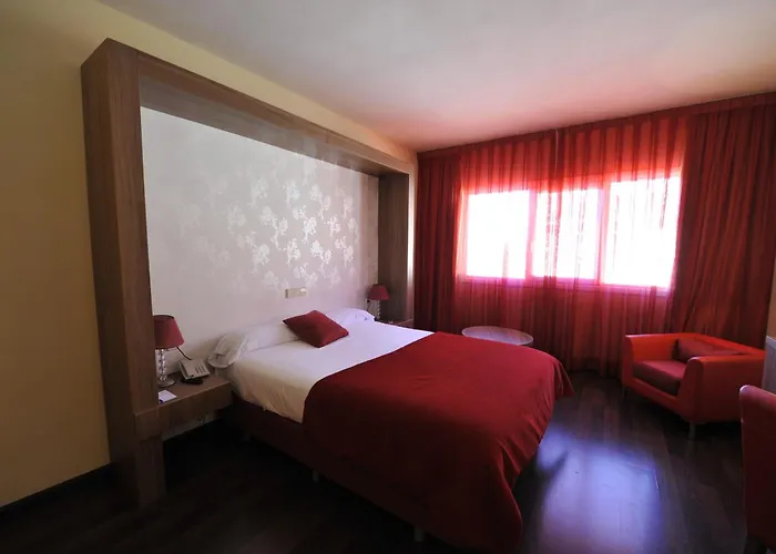 Отель Puerta De Segovia Ля Ластрилла