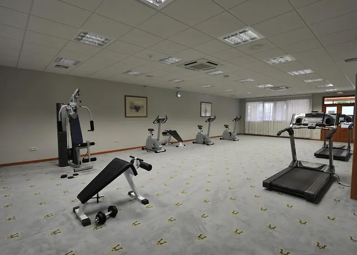 Puerta De Segovia Отель