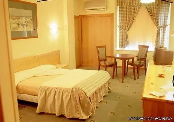 Puerta De Segovia Ля Ластрилла