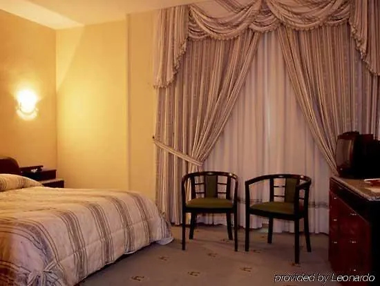 Puerta De Segovia Отель