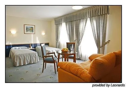 Puerta De Segovia 4*