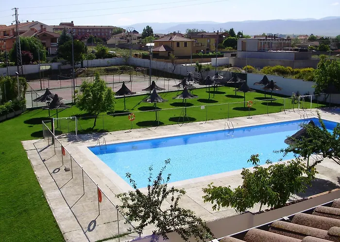 Puerta De Segovia Отель