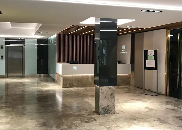 Puerta De Segovia Отель 4*