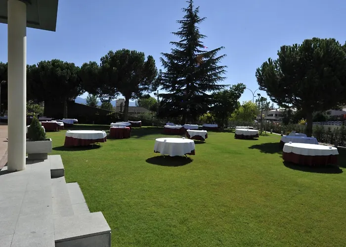 Puerta De Segovia Отель