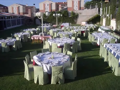 Puerta De Segovia Отель 4*